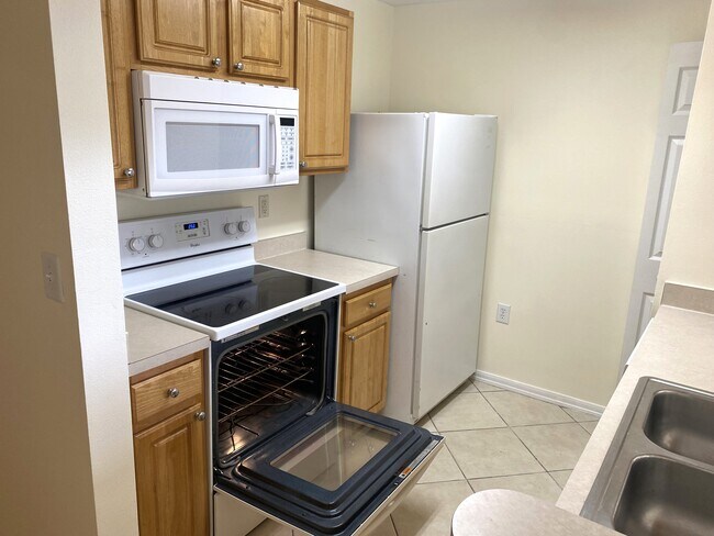 Building Photo - 5551 Bentgrass Dr