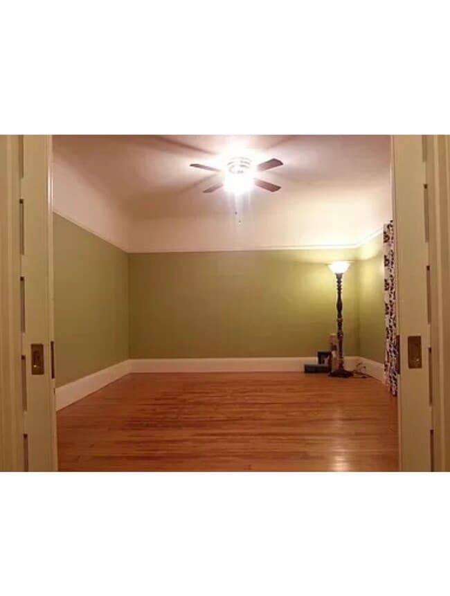 Building Photo - V st