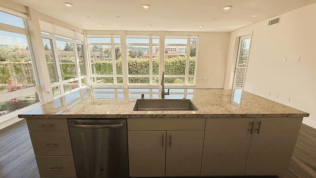Building Photo - 5933 Sunstone Dr
