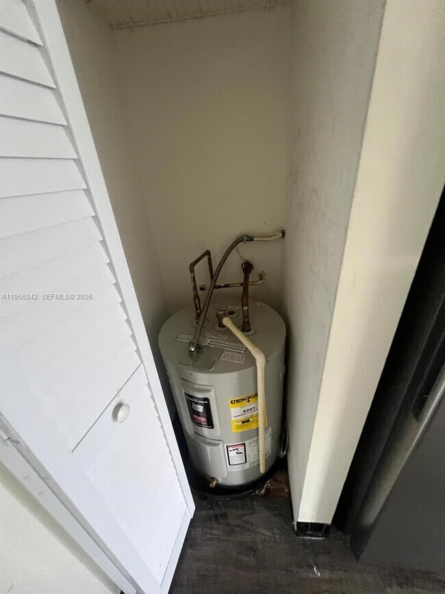 Building Photo - 467 NW 8th St