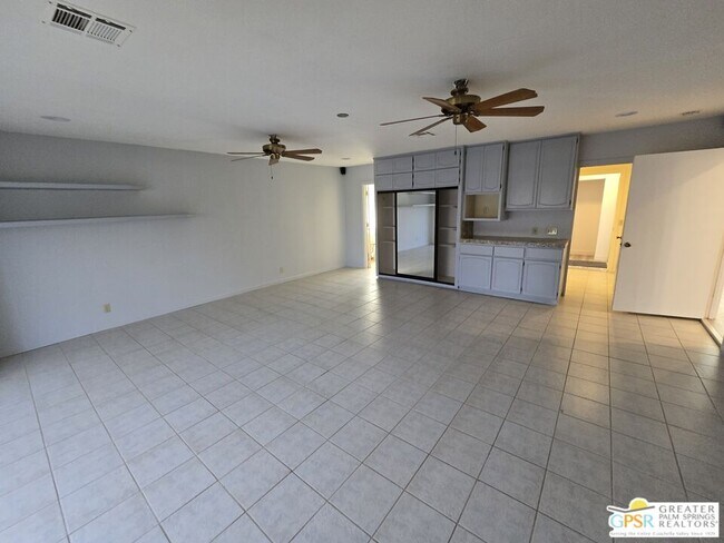 Building Photo - 74619 Fairway Dr