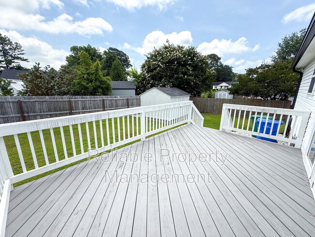 Building Photo - 805 Phillips Pointe Dr