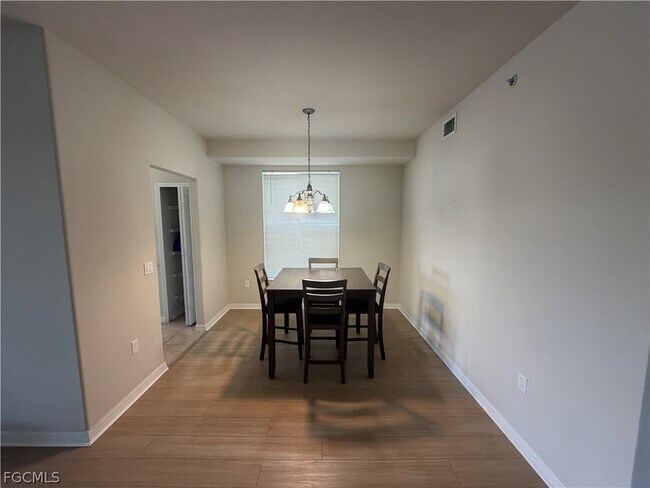 Building Photo - 10339 Whispering Palms Dr