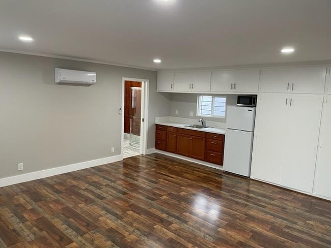 Building Photo - 216 S Le Doux Rd