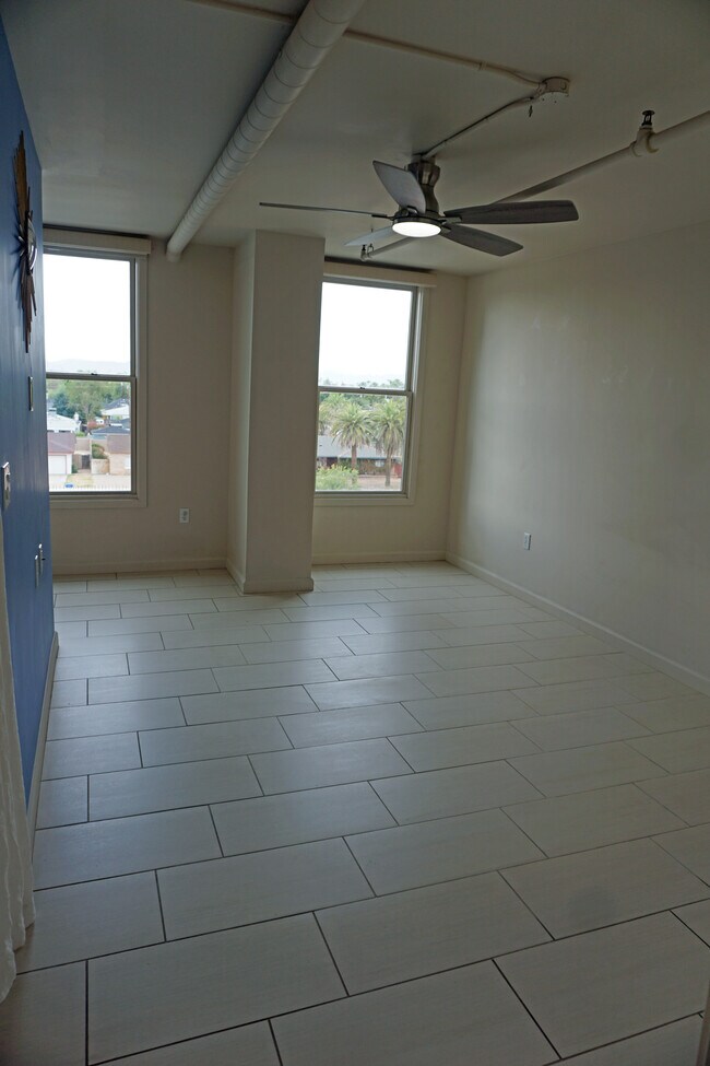 Building Photo - 535 W Thomas Rd