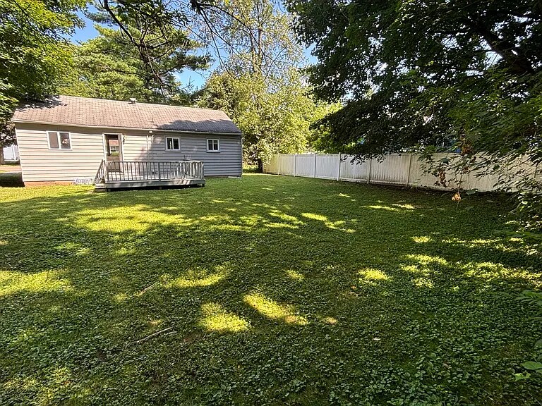 Building Photo - 305 Hunt Dr