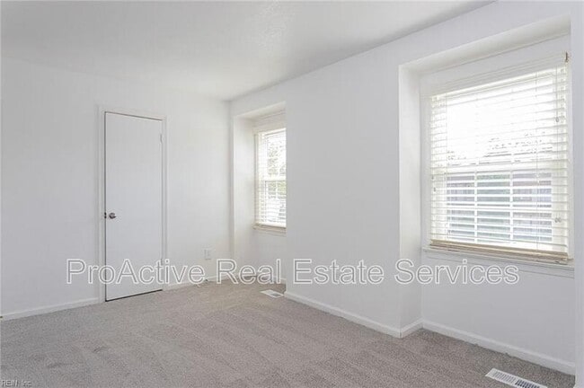 Building Photo - 5684 Campus Dr