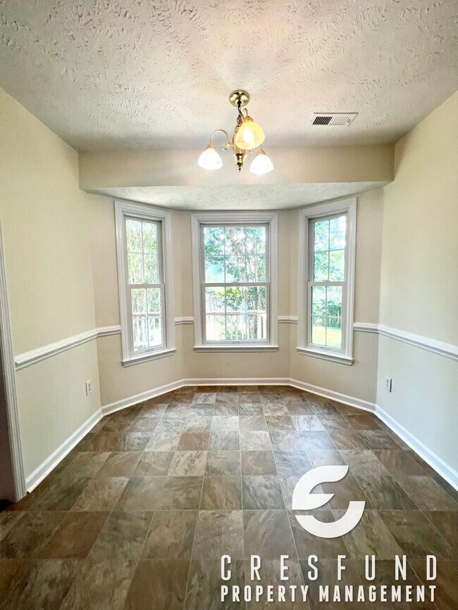 Building Photo - OVER 2000 SQ. FEET - Minutes Away from JAC...