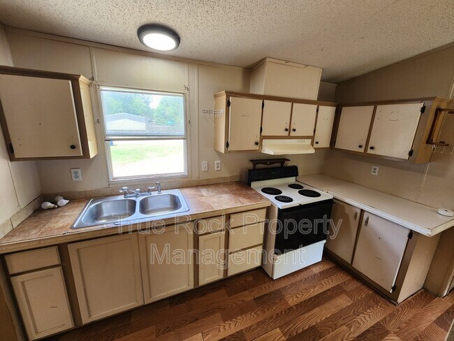 Building Photo - 309 1/2 S Carey (Asher)