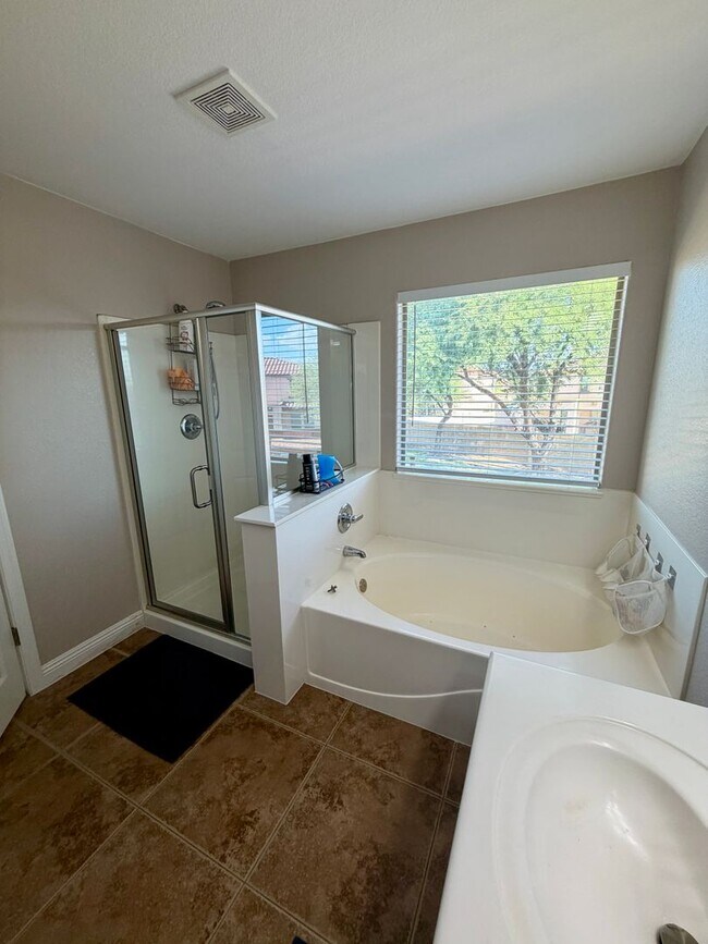 Building Photo - Spacious 6-bedroom, 2.5-bathroom home in Chandler, Welcome to the family friendly community of Su...