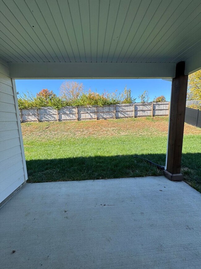 Building Photo - 3 bedroom 2 bath house