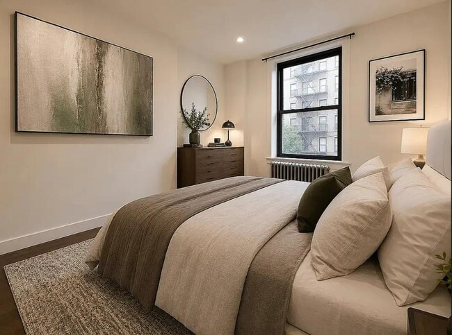 Building Photo - 465 W 57th St