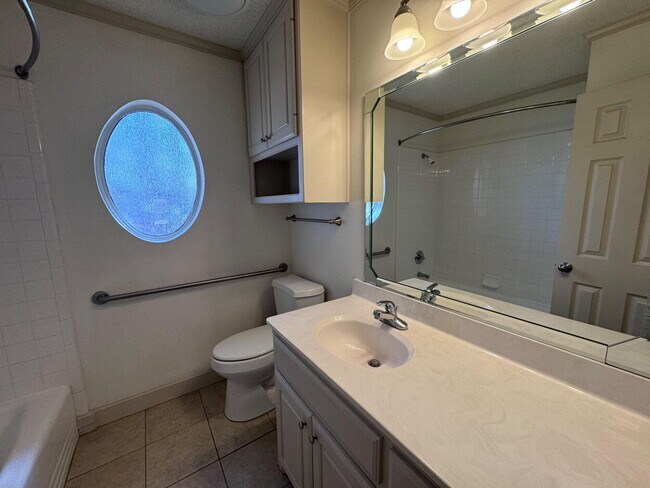 Building Photo - 3518 104th St