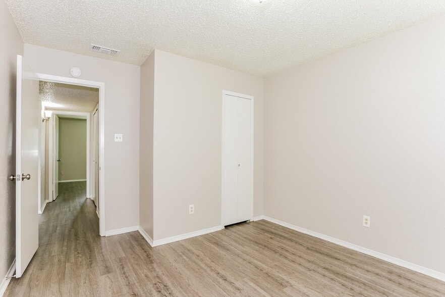 Building Photo - 2505 Crown Cir