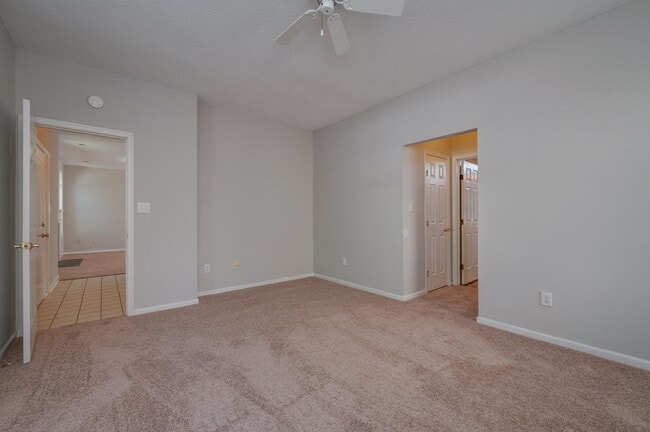 Building Photo - 1st Floor Primary Bedroom - Kiln Creek