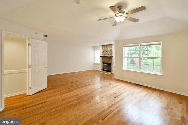 Building Photo - 302 Weston Ln