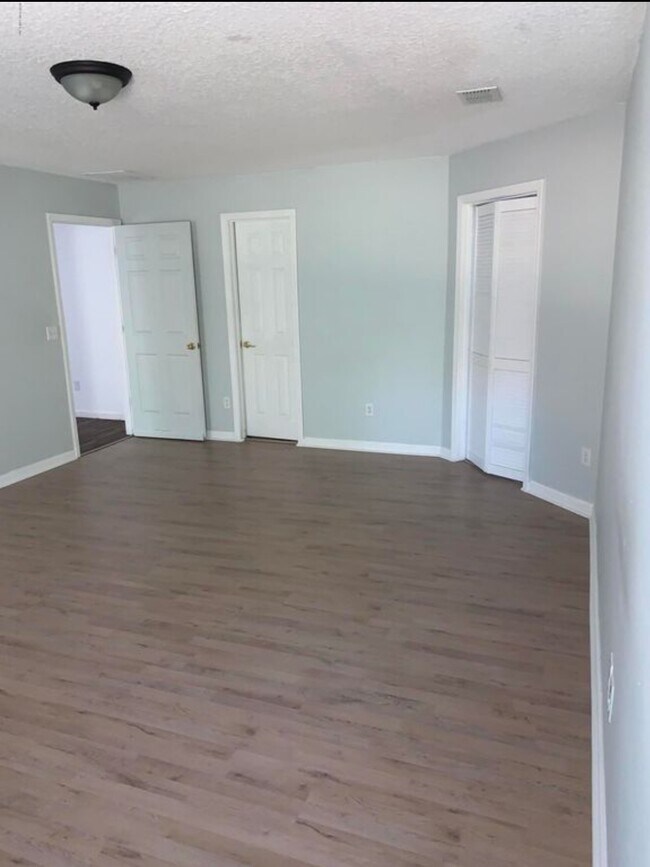 Building Photo - 11160 Apple Blossom Trl W