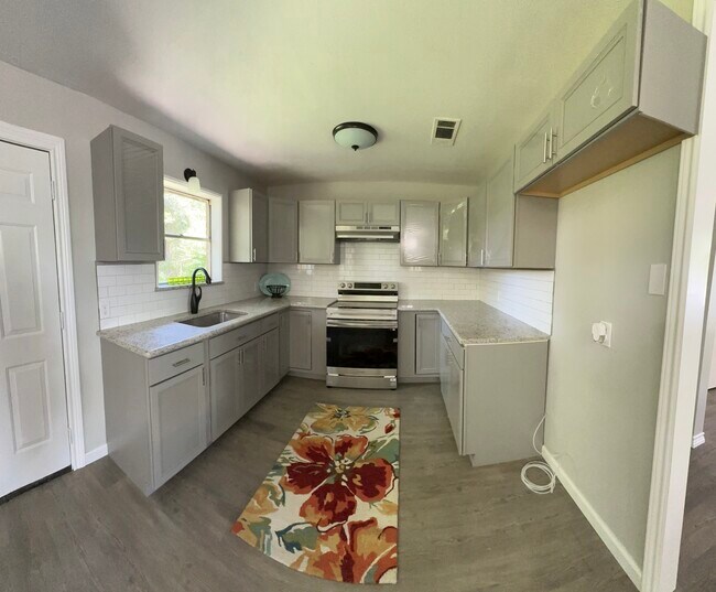 Kitchen - 100 Shady Oaks Dr
