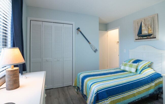 Building Photo - OFF-SEASON FURNISHED MONTHLY RENTAL STARTI...