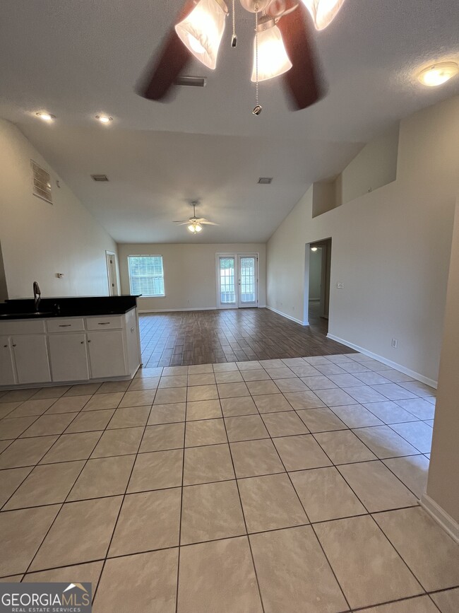 Building Photo - 231 Royal Palms Ave