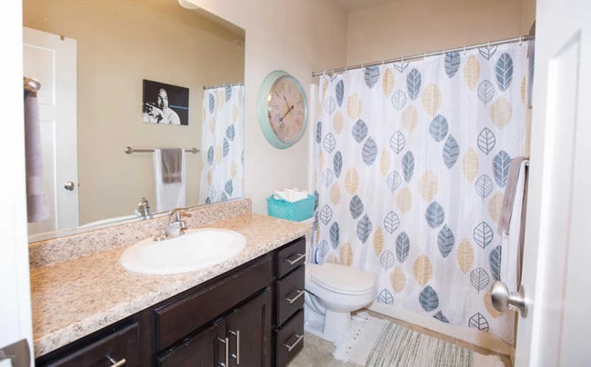 Building Photo - 3 Bed/2 Bathroom house in South Jordan