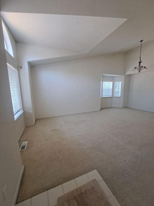 Building Photo - Beautiful setting 4 bedroom A/C Available Now