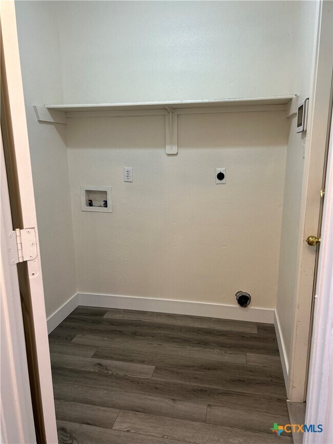 Building Photo - 2203 Tracey Ann Ln