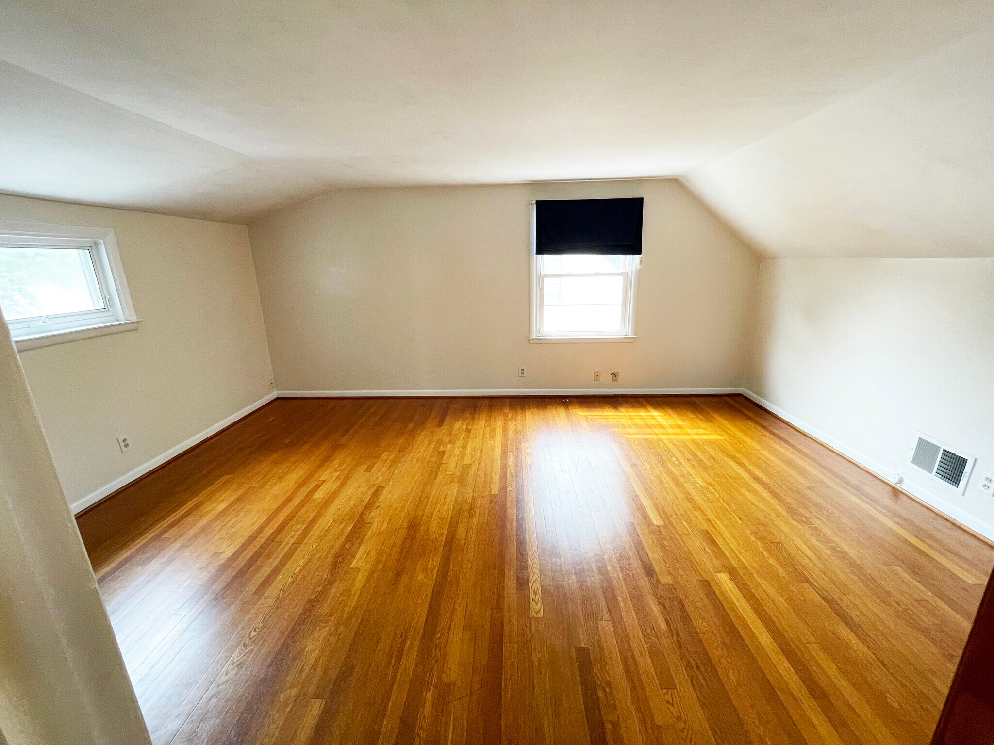 Master bedroom - 279 Highfield Dr