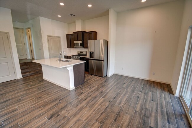 Primary Photo - Immediate Move In Available!