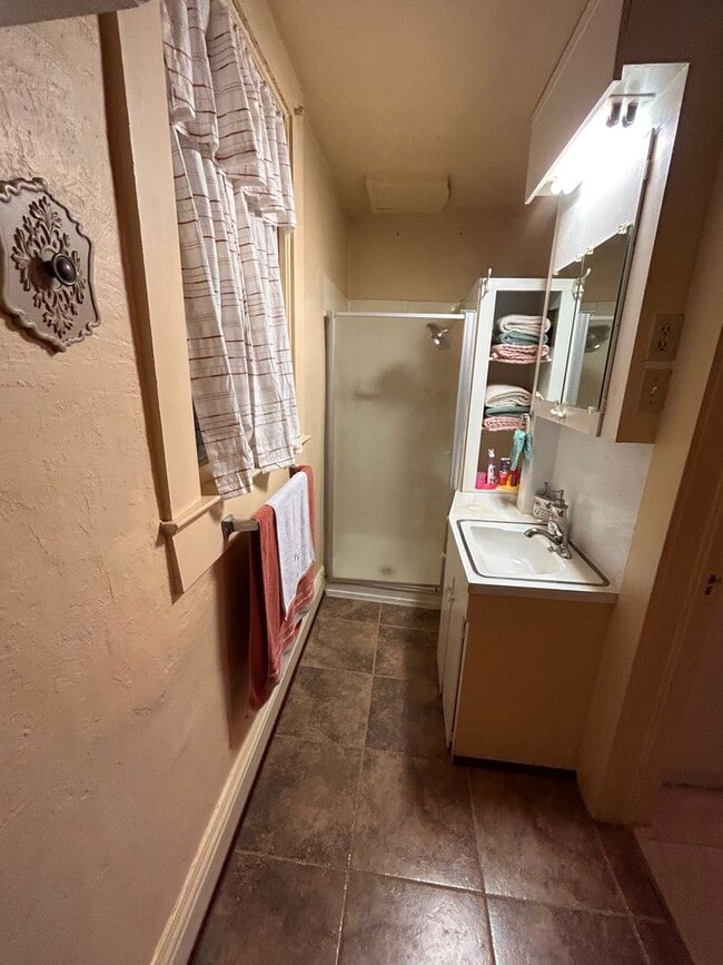 Building Photo - Lovely Historical Home