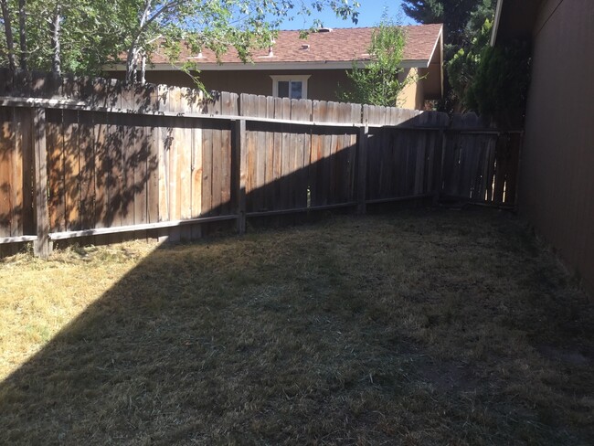 Building Photo - 1 bedroom home with fenced yard
