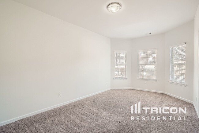 Building Photo - 355 Hillgrove Dr