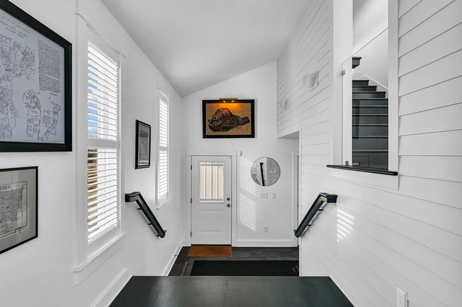 Building Photo - NEW LISTING-5 bedroom, 3 bathroom farmhouse-DeLand, Illinois