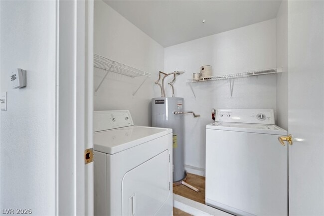 Building Photo - 2041 Hussium Hills St