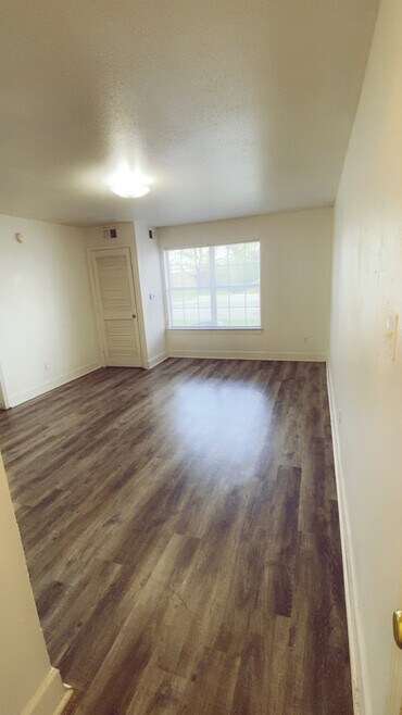 Building Photo - Parkway Place Apartments