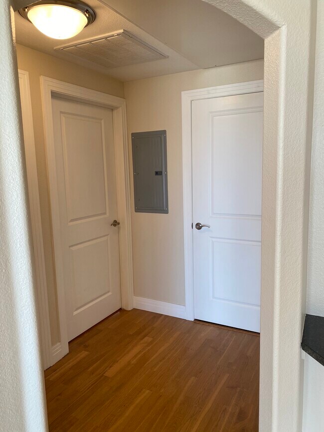 Building Photo - 9019 E Panorama Cir