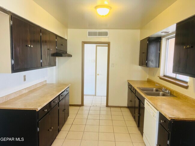 Building Photo - 356 Ridgemont Dr