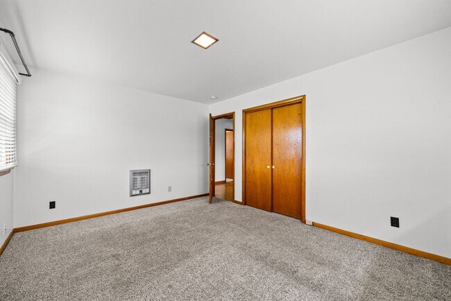 Building Photo - Pet Friendly Two Bedroom!