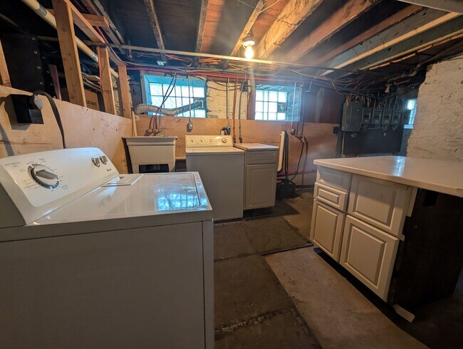Building Photo - 5118 Globe Ave