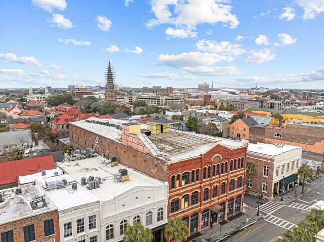 Building Photo - Available 9/1. Awesome 1 BR/1.5 BA Apartme...