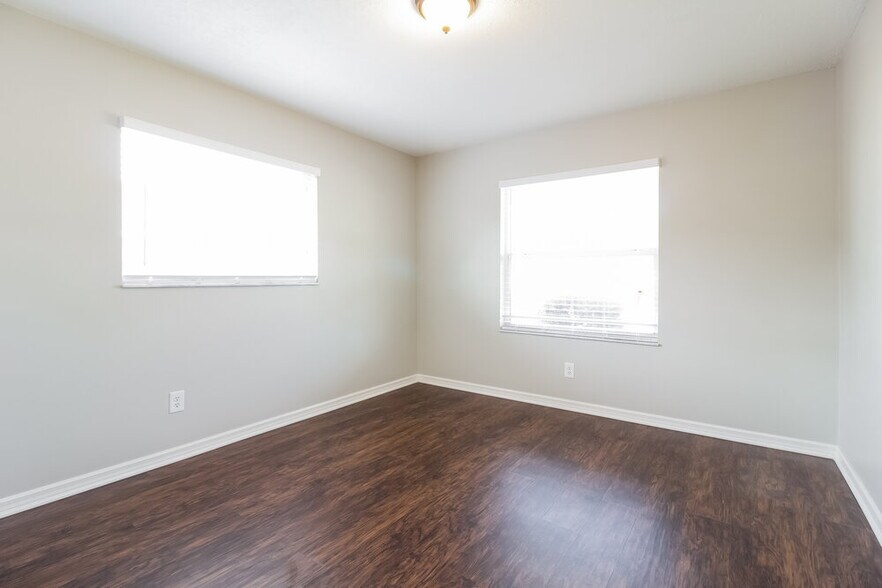 Building Photo - 9334 Buttonwood St