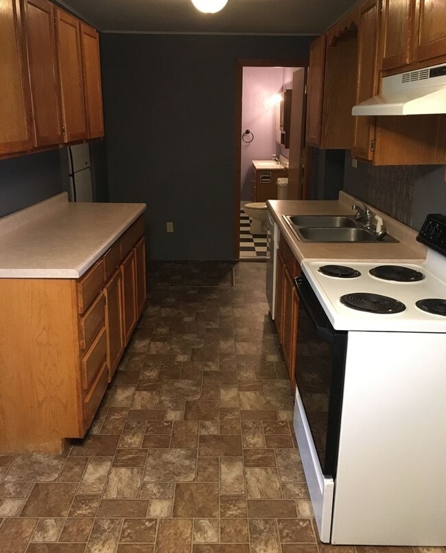 Building Photo - 3 Bed 1 Bath with Double Stall Garage
