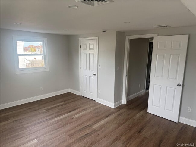 Building Photo - 10 Vermont St