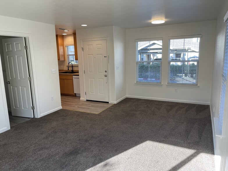 Primary Photo - Bloomfield Apartments