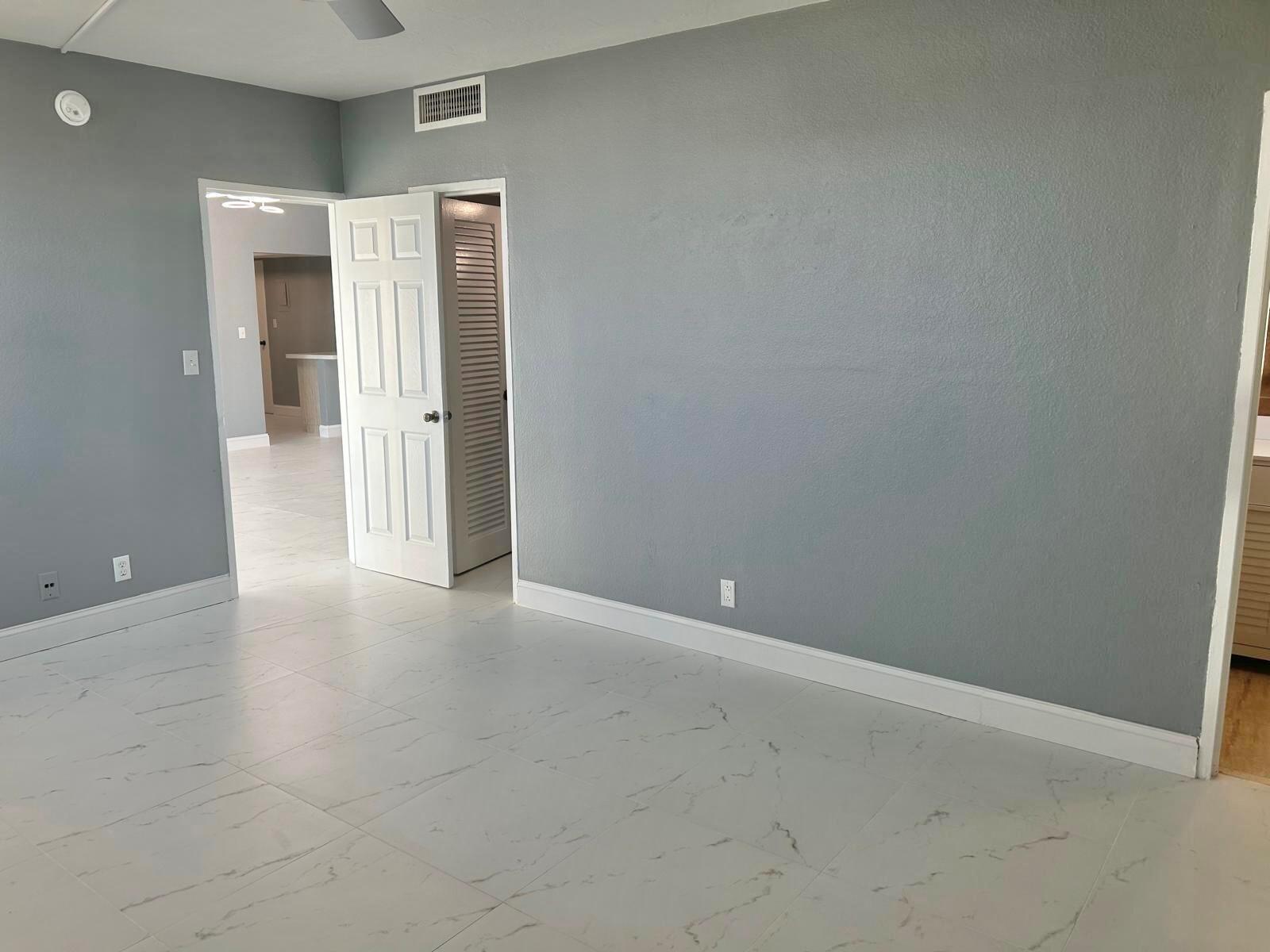 Building Photo - 3801 S Ocean Dr