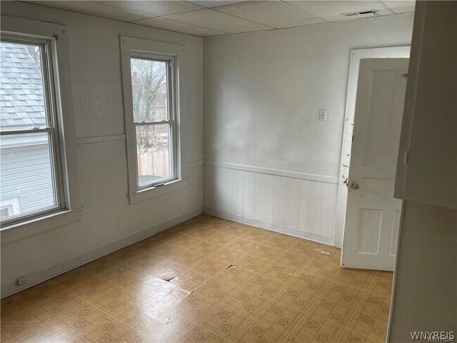 Building Photo - 226 Longnecker St