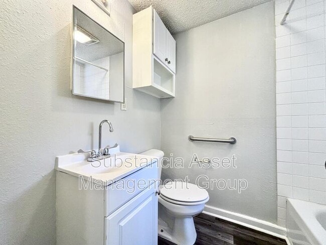 Building Photo - 727 Culbertson Dr