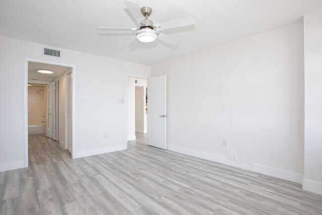 Building Photo - 18021 Biscayne Blvd