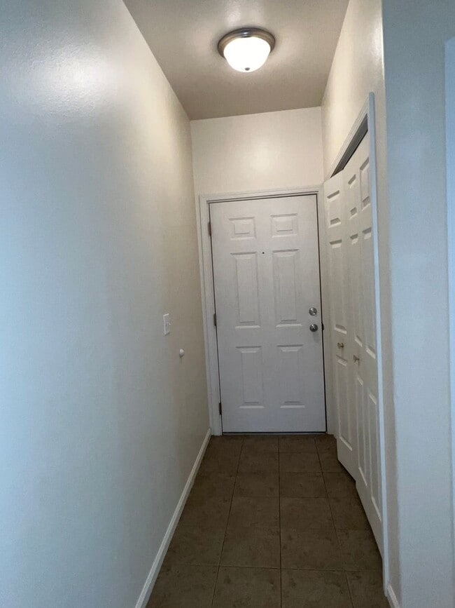 Building Photo - 1930 Monte Vista Dr