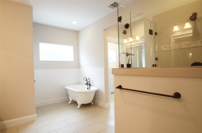 Building Photo - 8610 Ashland Way